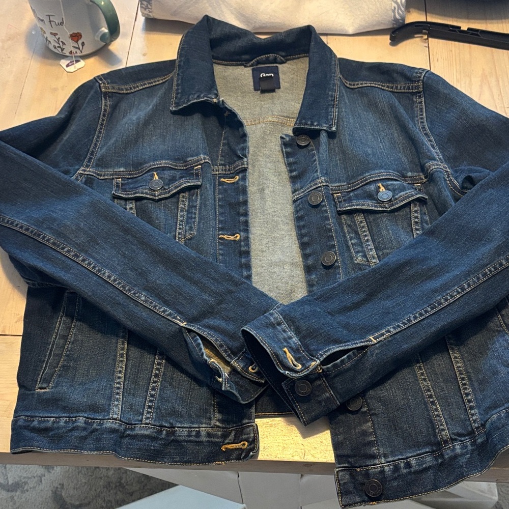 Women's Gap Denim Jacket Size Large super comfy!